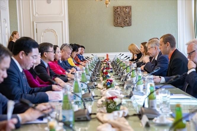 On September 19, in the Czech Republic, Vice Chairwoman of the National Assembly of Vietnam Nguyen Thi Thanh held a working session with Senate President Miloš Vystrčil. (Photo: Senat.cz/VNA) On September 19, in the Czech Republic, Vice Chairwoman of the National Assembly of Vietnam Nguyen Thi Thanh held a working session with Senate President Miloš Vystrčil. (Photo: Senat.cz/VNA)