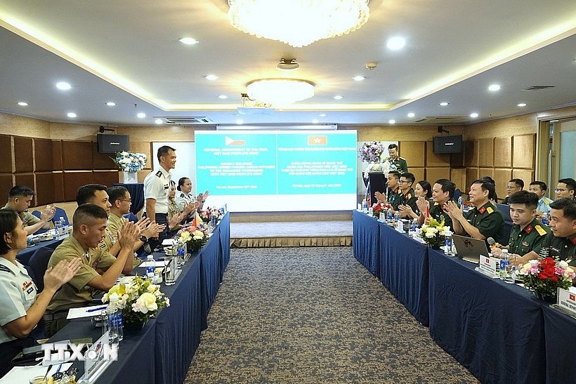 Maintain Dialogue Mechanism and Share Experiences Between Young Vietnamese and Philippine Officers Maintain Dialogue Mechanism and Share Experiences Between Young Vietnamese and Philippine Officers
