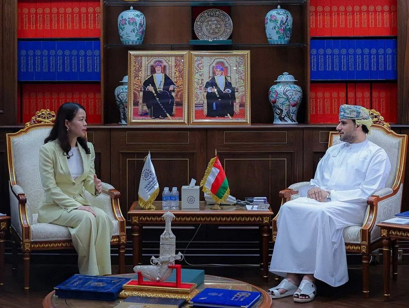 Deputy Minister Nguyen Minh Hang worked with the Chairman of the Oman Chamber of Commerce and Industry Deputy Minister Nguyen Minh Hang worked with the Chairman of the Oman Chamber of Commerce and Industry