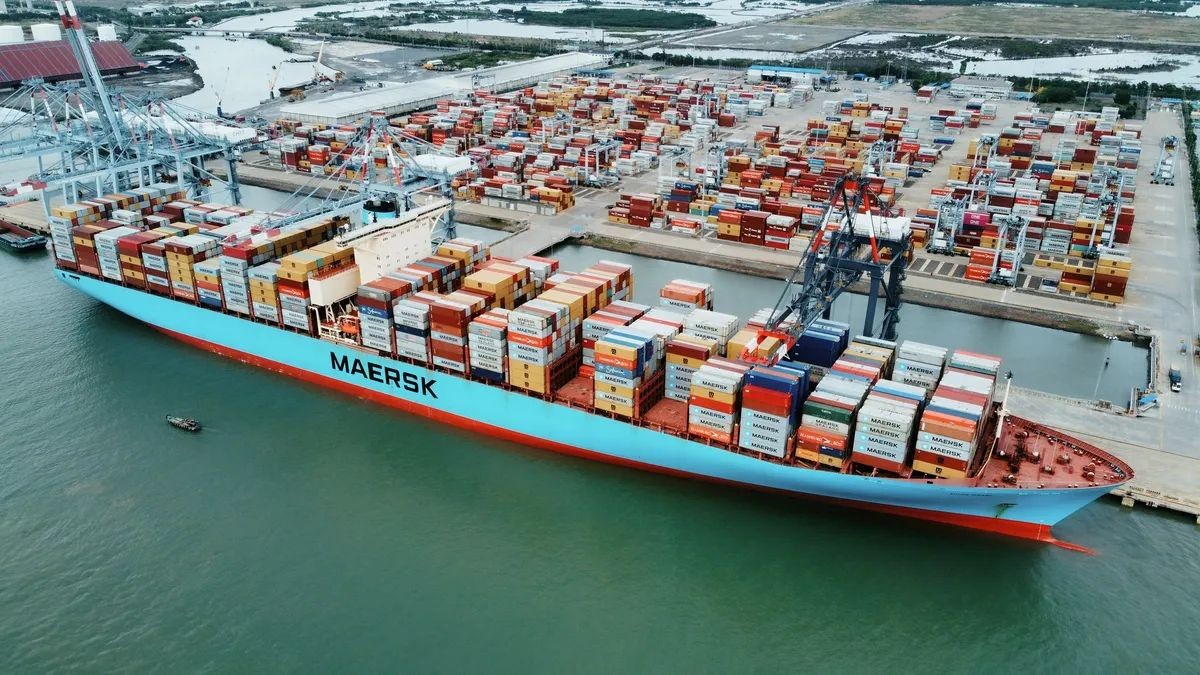 Cai Mep port cluster continues to affirm its leading position, maintaining 7th place globally. Cai Mep port cluster continues to affirm its leading position, maintaining 7th place globally.