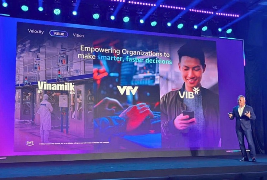 Mr. Eric Yeo, Country General Manager of AWS Vietnam, speaks at the event. (Photo: Minh Anh)