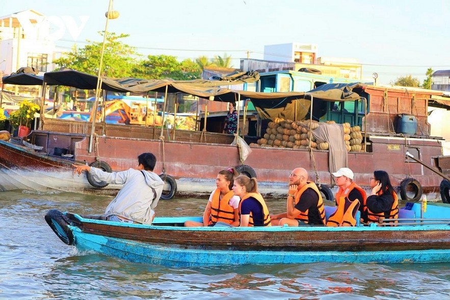 A boat tour along the Mekong Delta A boat tour along the Mekong Delta