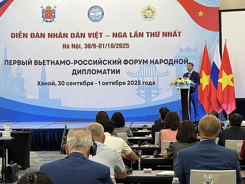 The first Vietnam–Russia People’s Forum wrapps up in Hanoi on October 1 after nearly two days of discussions. (Photo: VNA) The first Vietnam–Russia People’s Forum wrapps up in Hanoi on October 1 after nearly two days of discussions. (Photo: VNA)