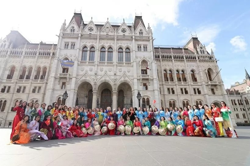 Promoting And Showcasing The Values Of Vietnam’s Ao Dai In Europe Promoting Values Of Vietnam’s Ao Dai In Europe