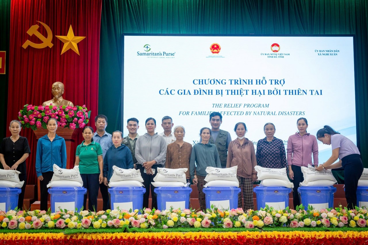 Samaritan’s Purse Supports Vietnamese Provinces Hit by Storm No. 10 and Flooding Samaritan’s Purse Supports Vietnamese Provinces Hit by Storm No. 10 and Flooding