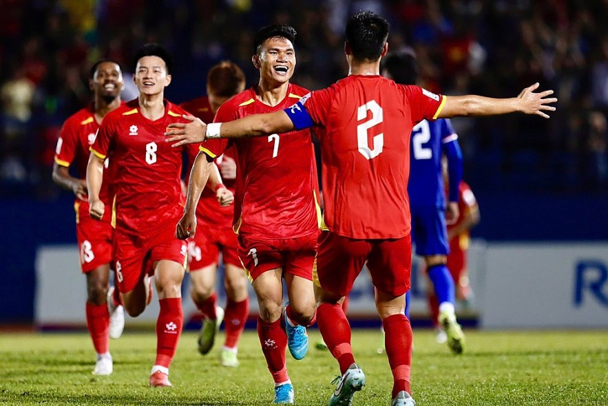 Vietnam eased past Nepal after gaining a man advantage. Photo by Huu Ha Vietnam eased past Nepal after gaining a man advantage. Photo by Huu Ha