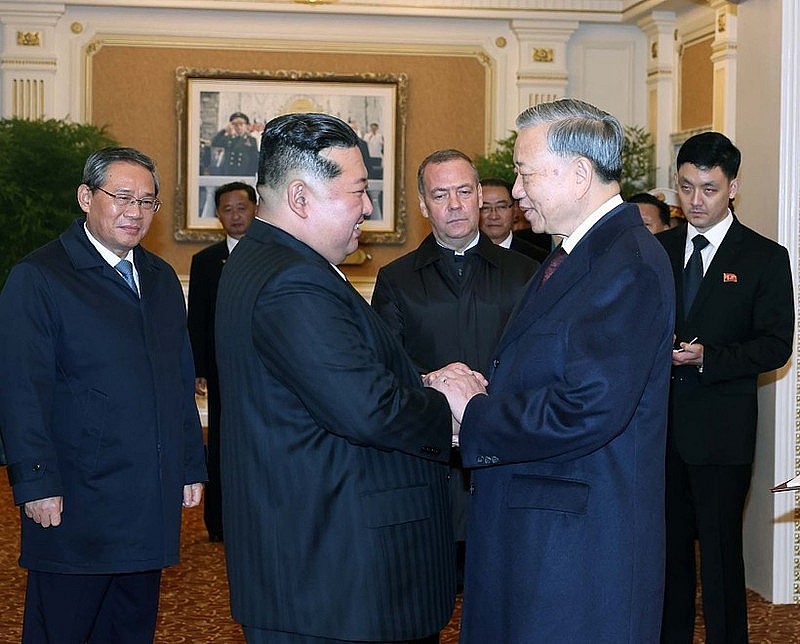 General Secretary To Lam with General Secretary of the Workers' Party of Korea and President of the State Affairs of the DPRK Kim Jong Un. (Photo: VNA) General Secretary To Lam with General Secretary of the Workers' Party of Korea and President of the State Affairs of the DPRK Kim Jong Un. (Photo: VNA)
