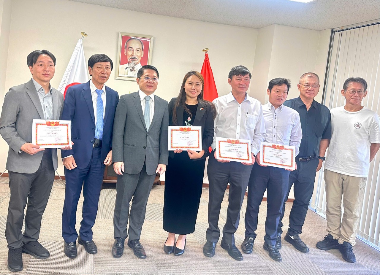 Promoting Vietnam-Japan Technology Transfer and Eco-Investment Cooperation Promoting Vietnam-Japan Technology Transfer and Eco-Investment Cooperation