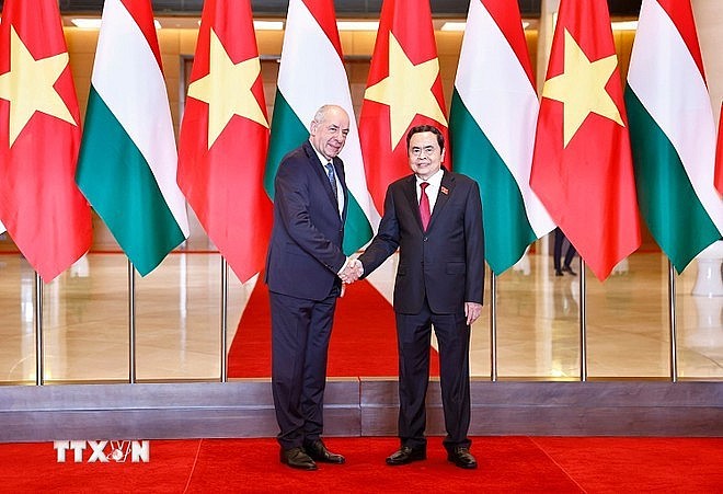 On the afternoon of May 28, 2025, Vietnamese National Assembly Chairman Tran Thanh Man (R) had a meeting with Hungarian President Sulyok Tamas during the latter’s official visit to Vietnam. (Photo: VNA) On the afternoon of May 28, 2025, Vietnamese National Assembly Chairman Tran Thanh Man (R) had a meeting with Hungarian President Sulyok Tamas during the latter’s official visit to Vietnam. (Photo: VNA)