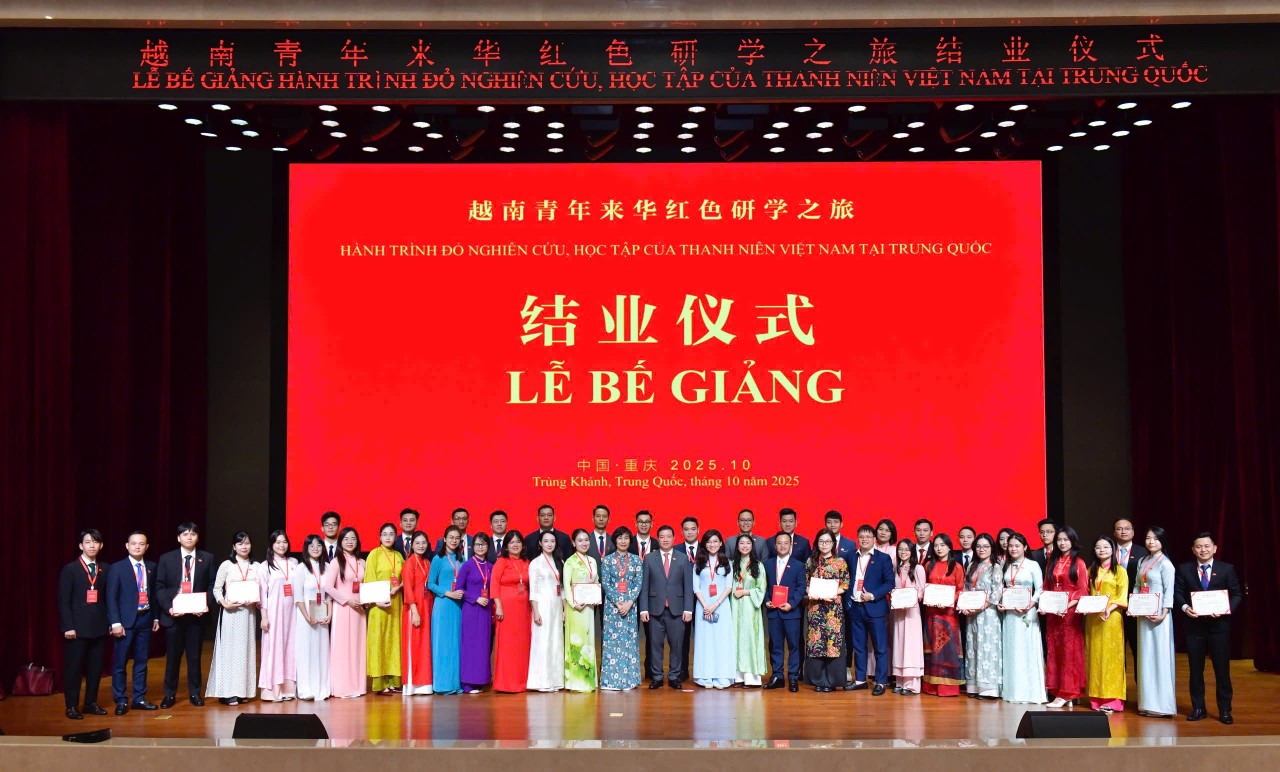 The closing ceremony of the “Red Journey” study and research program for Vietnamese youth in China was held in Chongqing. (Photo: Organizing Committee)