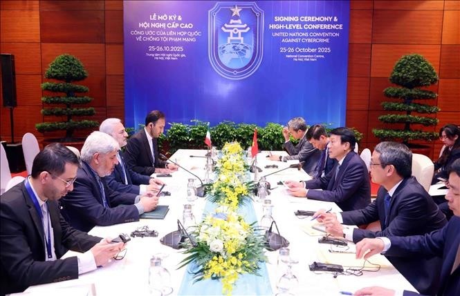 General Luong Tam Quang, Minister of Public Security, receives Mr. Vahid Jalalzadeh, Deputy Minister of Foreign Affairs of Iran in charge of Consular, Parliamentary, and Diaspora Affairs. Photo: Pham Kien/VNA