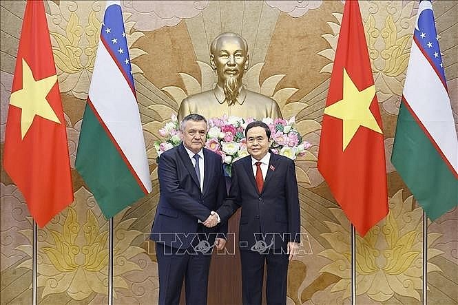National Assembly Chairman Tran Thanh Man (R) and Speaker of the Legislative Chamber (lower house) of the Oliy Majlis of Uzbekistan Nuriddin Ismoilov in Hanoi on October 27. (Photo: VNA) National Assembly Chairman Tran Thanh Man (R) and Speaker of the Legislative Chamber (lower house) of the Oliy Majlis of Uzbekistan Nuriddin Ismoilov in Hanoi on October 27. (Photo: VNA)