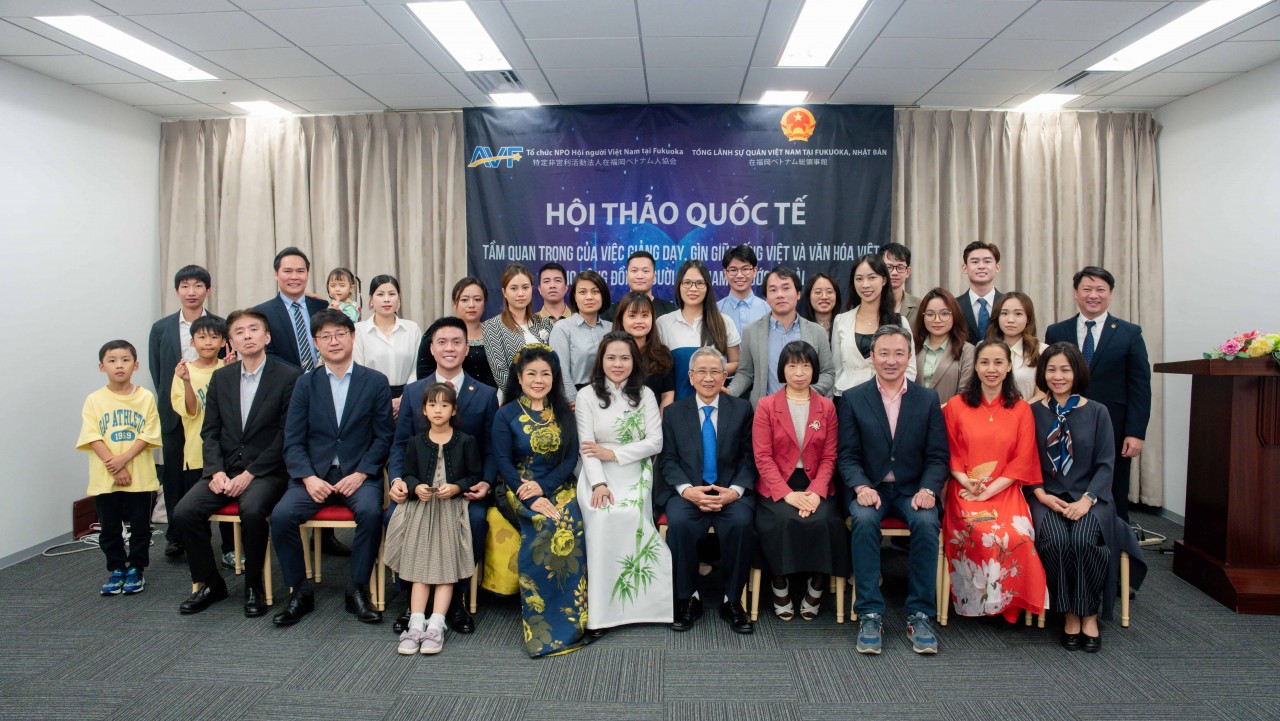 Learning Vietnamese: First and Most Important Communication Environment Is Family Learning Vietnamese: First and Most Important Communication Environment Is Family