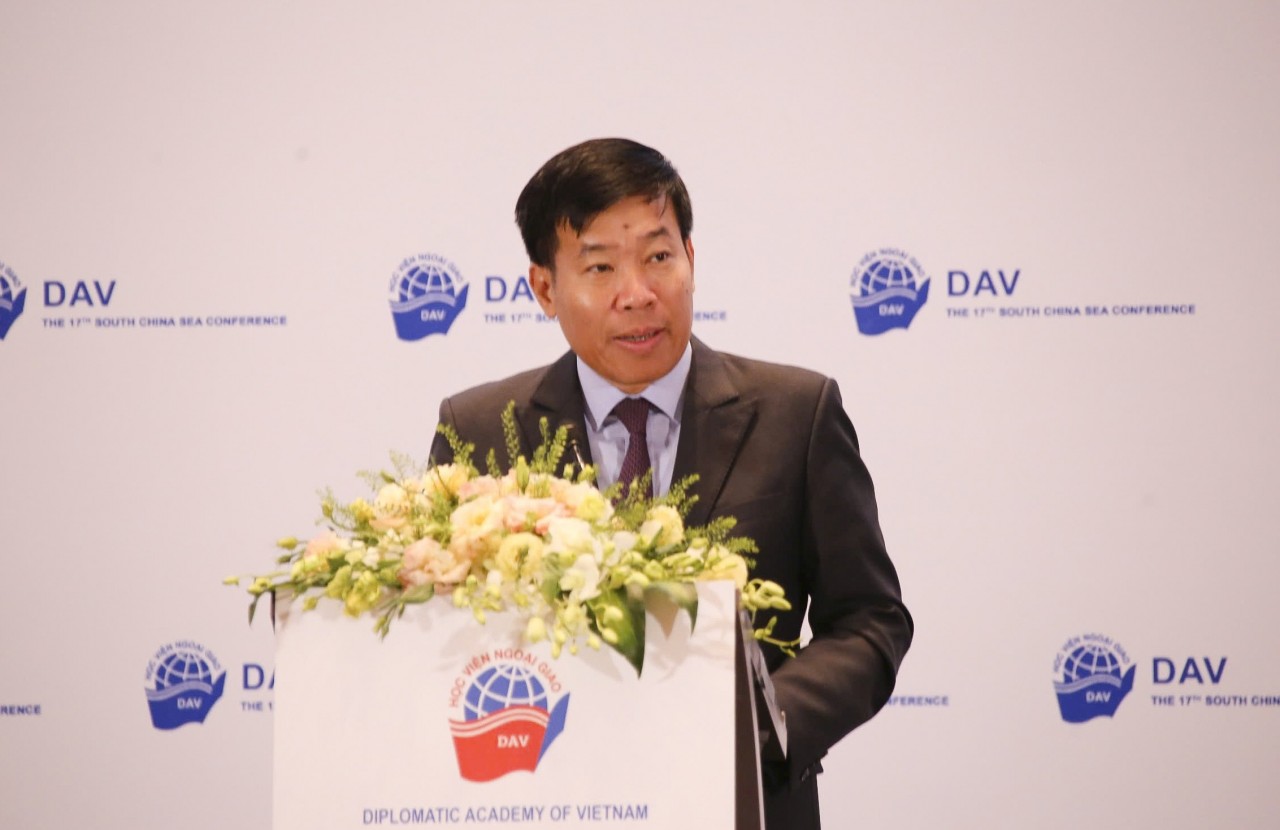 Deputy Minister of Foreign Affairs Nguyen Manh Cuong delivers the keynote address at the conference.