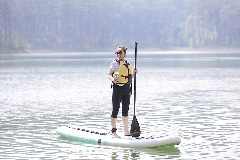 Sipping tea and paddling SUP are among young people’s favorite activities to relieve stress and cool down from the pressures of life.