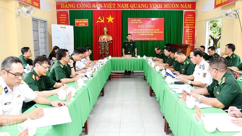 Major General Hoàng Hữu Chiến, Deputy Commander and Chief of Staff of the Vietnam Border Guard, delivers his concluding remarks. (Photo: Nhân Dân Newspaper)
