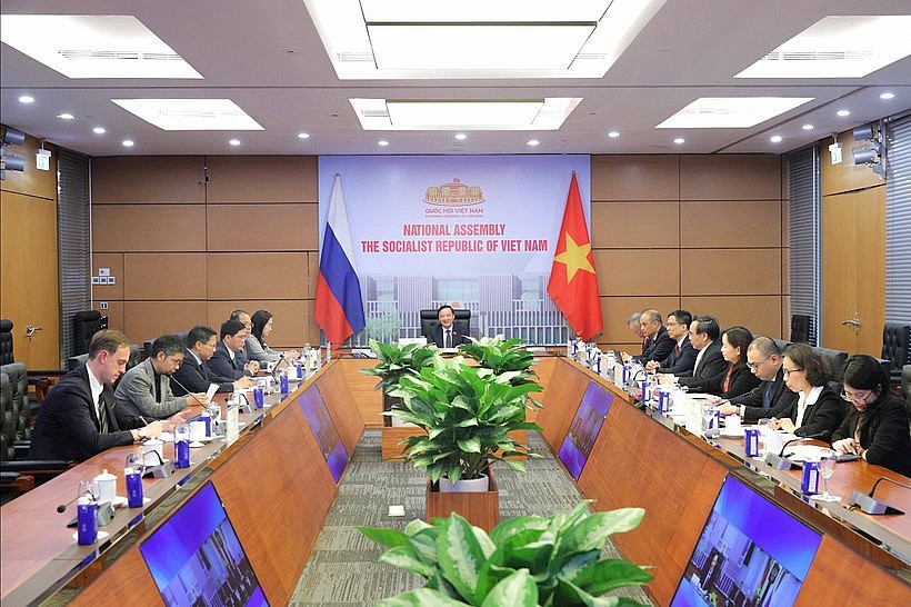 NA Vice Chairman Nguyen Khac Dinh presides over an online meeting between the Vietnam – Russia Parliamentary Friendship Group of the Vietnamese NA and the Group for Cooperation with the Vietnamese NA of the Russian Federation Council on November 7. (Photo: vietnam.vn) NA Vice Chairman Nguyen Khac Dinh presides over an online meeting between the Vietnam – Russia Parliamentary Friendship Group of the Vietnamese NA and the Group for Cooperation with the Vietnamese NA of the Russian Federation Council on November 7. (Photo: vietnam.vn)