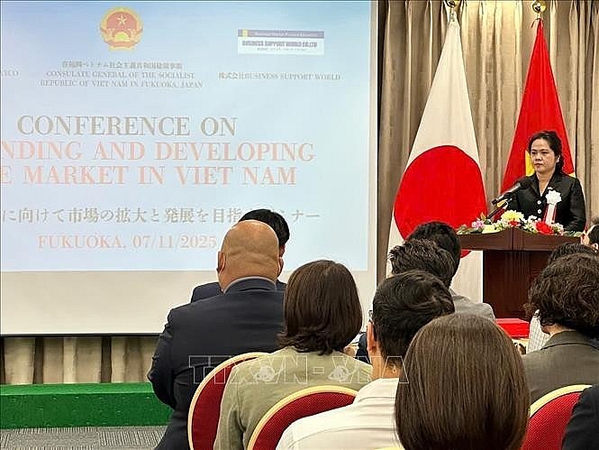 Vietnamese Consul General in Fukuoka Vu Chi Mai speaks at the seminar on November 7. (Photo: VNA) Vietnamese Consul General in Fukuoka Vu Chi Mai speaks at the seminar on November 7. (Photo: VNA)