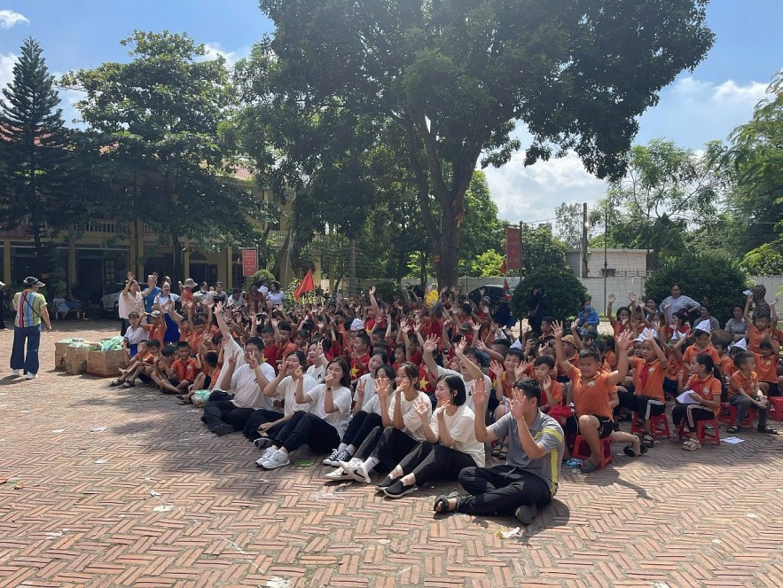 Cultural exchange program between volunteers from Good People International Korea and students of Bac An Primary School. (Source: Hai Phong Union). Cultural exchange program between volunteers from Good People International Korea and students of Bac An Primary School. (Source: Hai Phong Union).