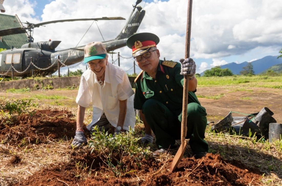 PeaceTrees Vietnam: Healing War Legacies, Building the Future PeaceTrees Vietnam: Healing War Legacies, Building the Future