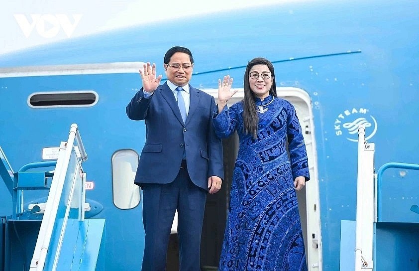 Prime Minister Pham Minh Chinh and his spouse depart for official visits to Kuwait and Algeria, and for the G20 Summit and bilateral activities in South Africa from November 16 to 24 Prime Minister Pham Minh Chinh and his spouse depart for official visits to Kuwait and Algeria, and for the G20 Summit and bilateral activities in South Africa from November 16 to 24