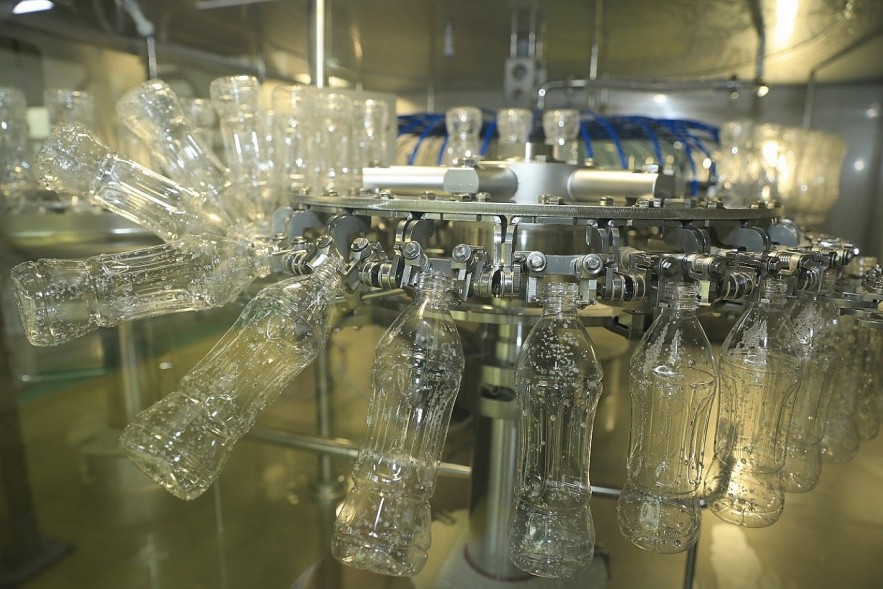 Seventh-generation Aseptic cold-fill technology helps the Number 1 energy drink production line cut greenhouse gas emissions by reducing plastic use and saving water.