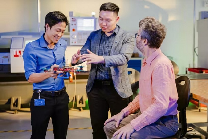 Dr Le Duy Dung and his colleagues at VinUni are researching the integration of AI and autonomous robotics in green material synthesis, and developing processes that use AI to extract knowledge from vast scientific datasets. Dr Le Duy Dung and his colleagues at VinUni are researching the integration of AI and autonomous robotics in green material synthesis, and developing processes that use AI to extract knowledge from vast scientific datasets.