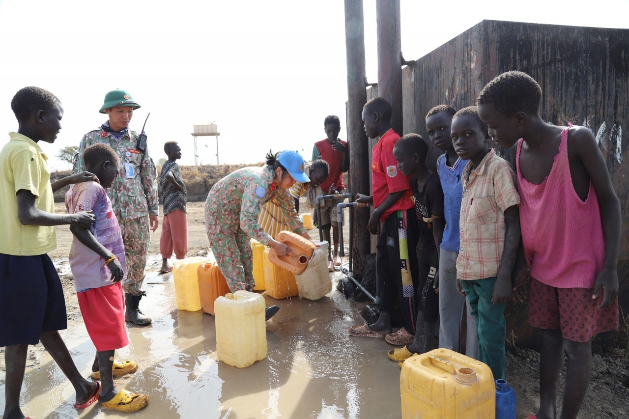 On March 4, 2024, the Viet Nam Engineering Unit constructed a clean water supply point to help the people of Abyei overcome the dry season. (Photo: UN Peacekeeping Engineering Unit).