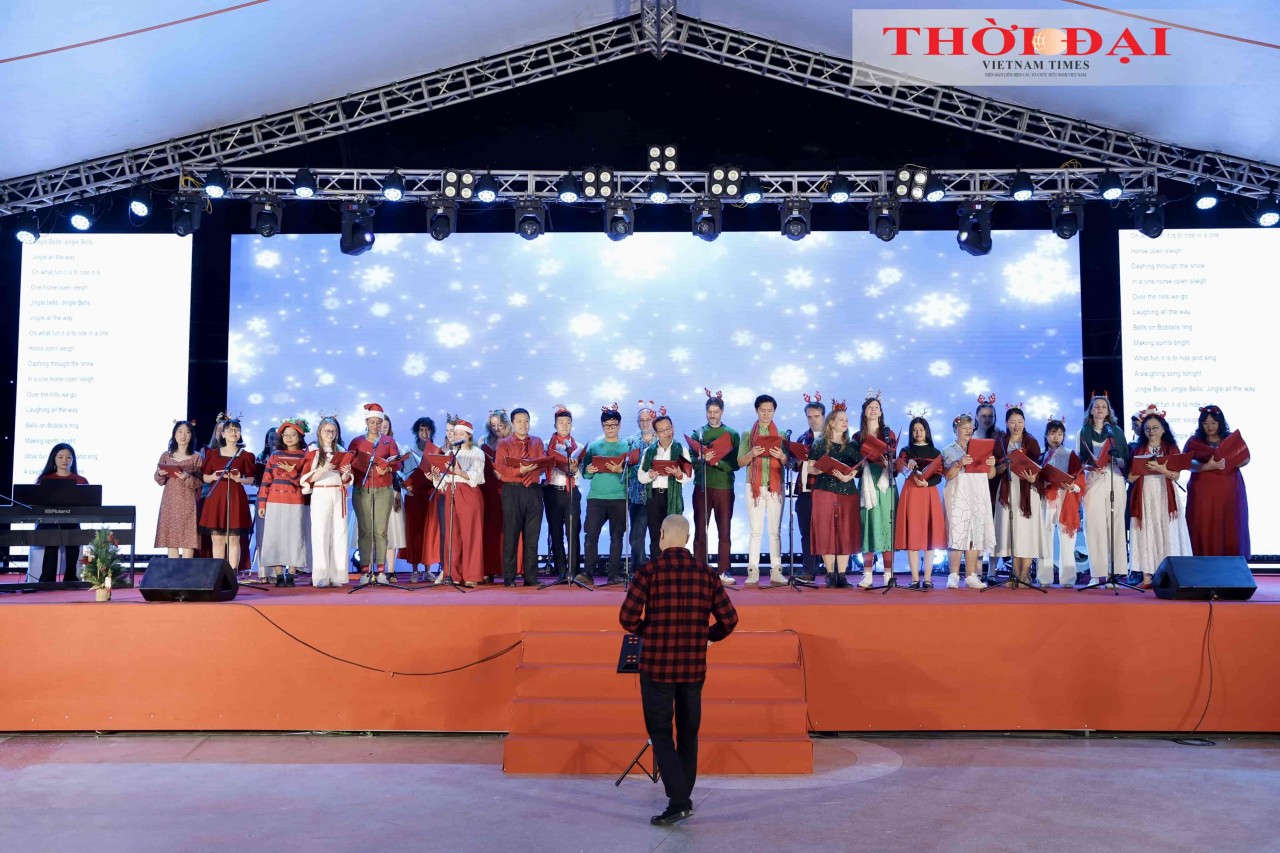 A performance at the Vietnam–U.S. Friendship Exchange Program. (Photo: Đinh Hòa) A performance at the Vietnam–U.S. Friendship Exchange Program. (Photo: Đinh Hòa)
