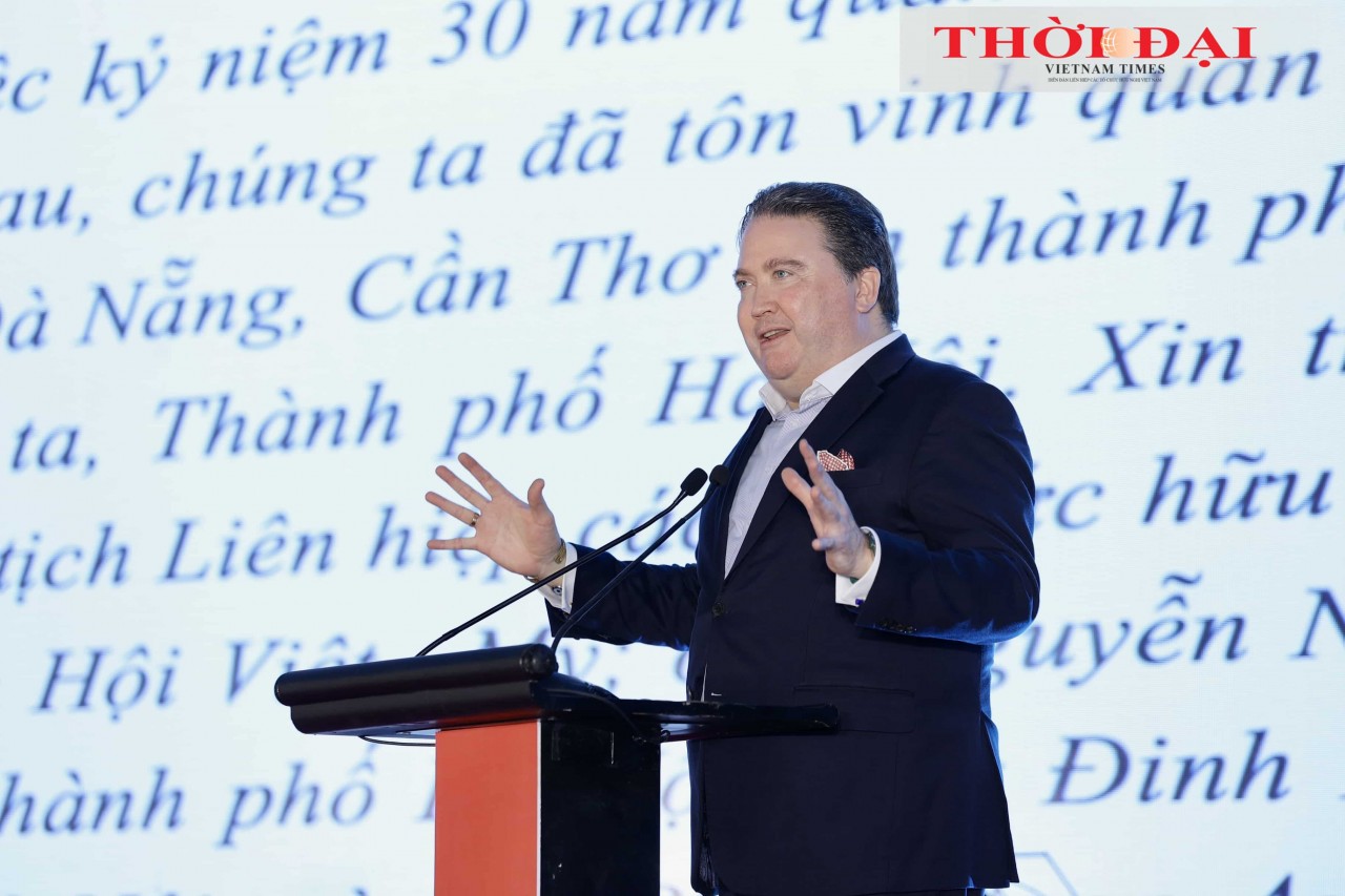 U.S. Ambassador to Vietnam Marc E. Knapper speaks at the Vietnam–U.S. Friendship Exchange Program. (Photo: Đinh Hòa) U.S. Ambassador to Vietnam Marc E. Knapper speaks at the Vietnam–U.S. Friendship Exchange Program. (Photo: Đinh Hòa)