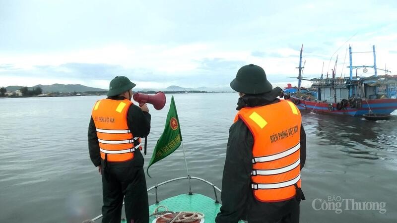 Quang Tri strengthens the inspection and supervision of fishing vessel operations. (Photo: Newspaper of Industry and Trade) Quang Tri strengthens the inspection and supervision of fishing vessel operations. (Photo: Newspaper of Industry and Trade)