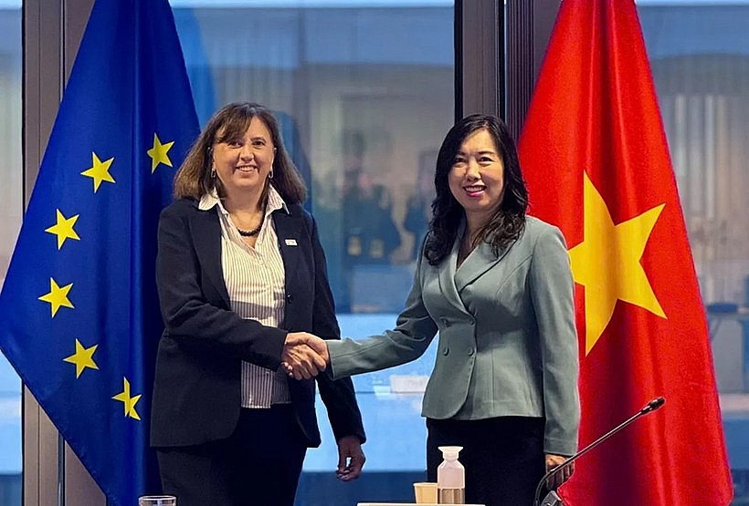 Vietnamese Deputy Minister of Foreign Affairs Le Thi Thu Hang (R) and Acting Managing Director for Asia and the Pacific of EEAS Paola Pampaloni (Photo: baoquocte.vn) Vietnamese Deputy Minister of Foreign Affairs Le Thi Thu Hang (R) and Acting Managing Director for Asia and the Pacific of EEAS Paola Pampaloni (Photo: baoquocte.vn)
