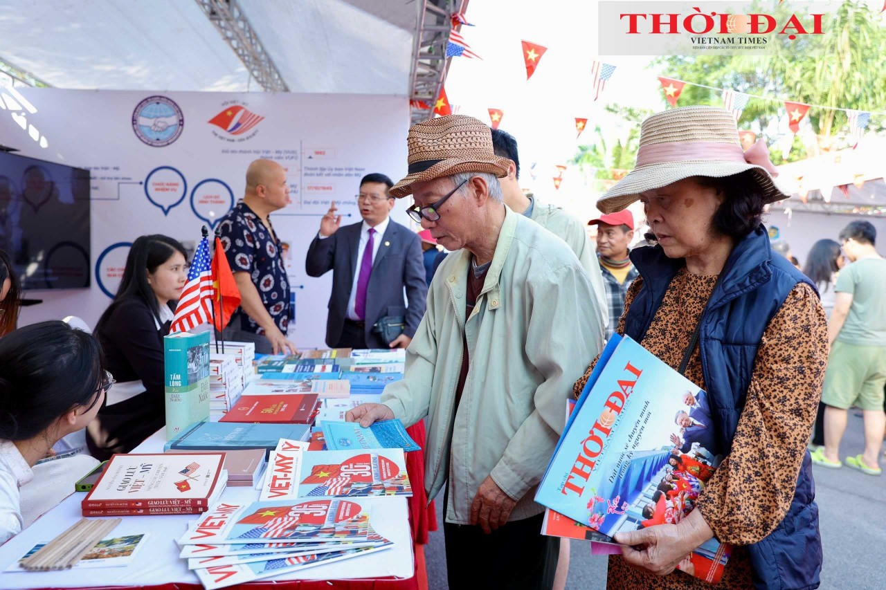 Vietnam - US Friendship On Vibrant Display In The Heart Of Hanoi