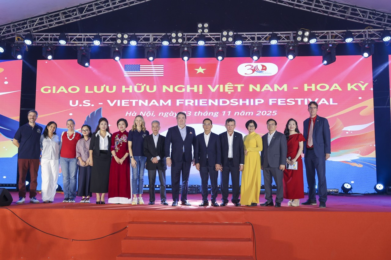 Vietnam – US Friendship On Vibrant Display In The Heart Of Hanoi