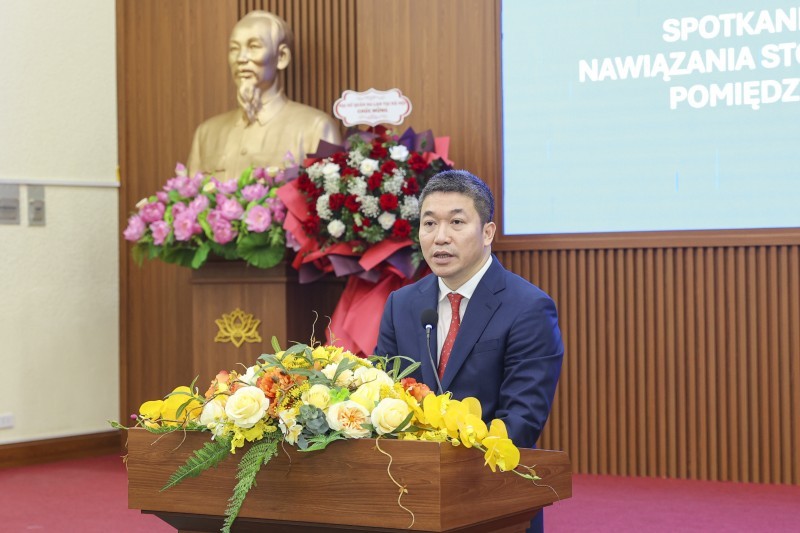 Phan Anh Sơn, President of the Vietnam Union of Friendship Organizations, delivers remarks at the gathering (Photo: Đinh Hòa).