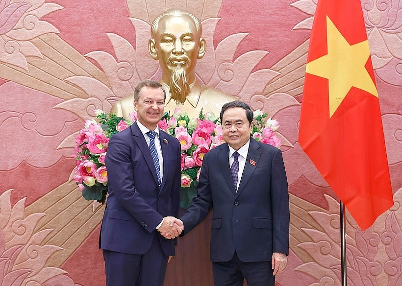 National Assembly Chairman Tran Thanh Man (R) and Andrey Vladimirovich Yatskin, First Deputy Speaker of the Federation Council of the Russian Federal Assembly, in Hanoi on December 2. (Photo: VNA) National Assembly Chairman Tran Thanh Man (R) and Andrey Vladimirovich Yatskin, First Deputy Speaker of the Federation Council of the Russian Federal Assembly, in Hanoi on December 2. (Photo: VNA)