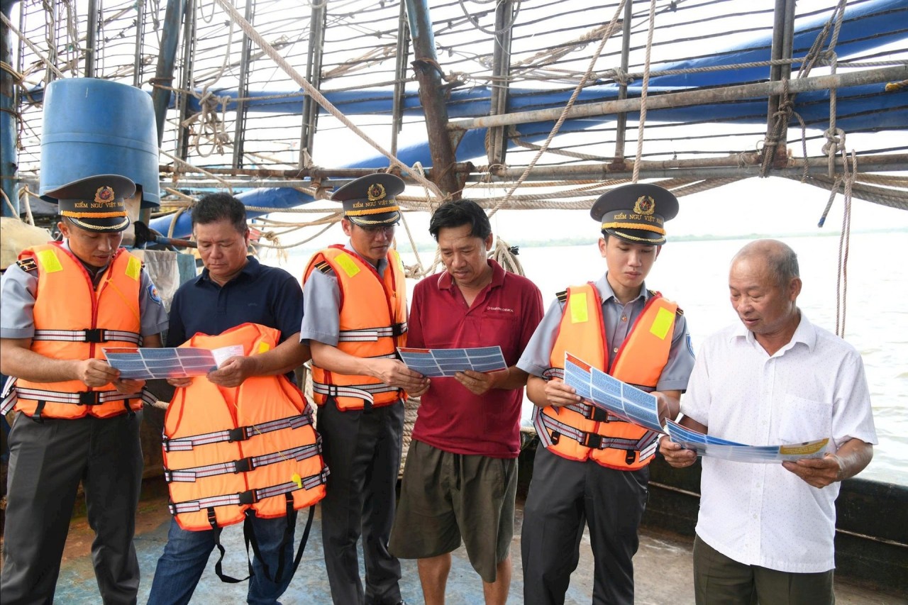 Joint Measures by Fishermen and Border Guards to Combat IUU Fishing Joint Measures by Fishermen and Border Guards to Combat IUU Fishing