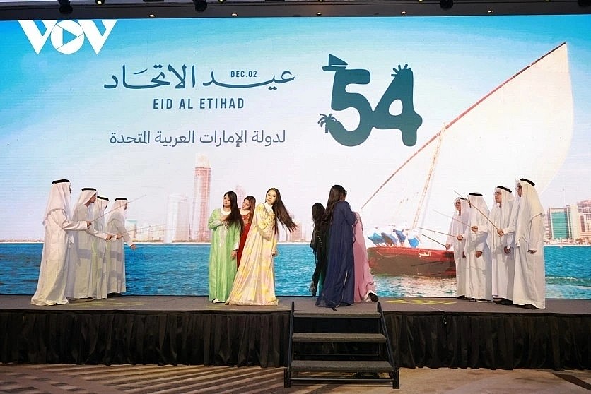 Vietnamese students perform the UAE’s Al-Ayyala folk art. Vietnamese students perform the UAE’s Al-Ayyala folk art.