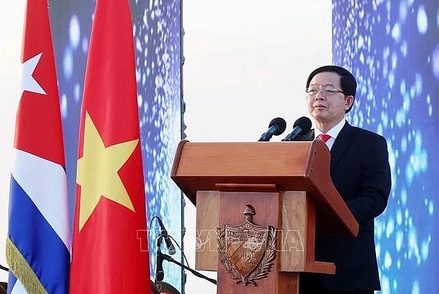 Vietnamese Deputy Prime Minister Ho Quoc Dung attends a ceremony in Mayabeque province on December 2 to mark the 65th founding anniversary of diplomatic relations between Cuba and Vietnam. (Photo: VNA) Vietnamese Deputy Prime Minister Ho Quoc Dung attends a ceremony in Mayabeque province on December 2 to mark the 65th founding anniversary of diplomatic relations between Cuba and Vietnam. (Photo: VNA)