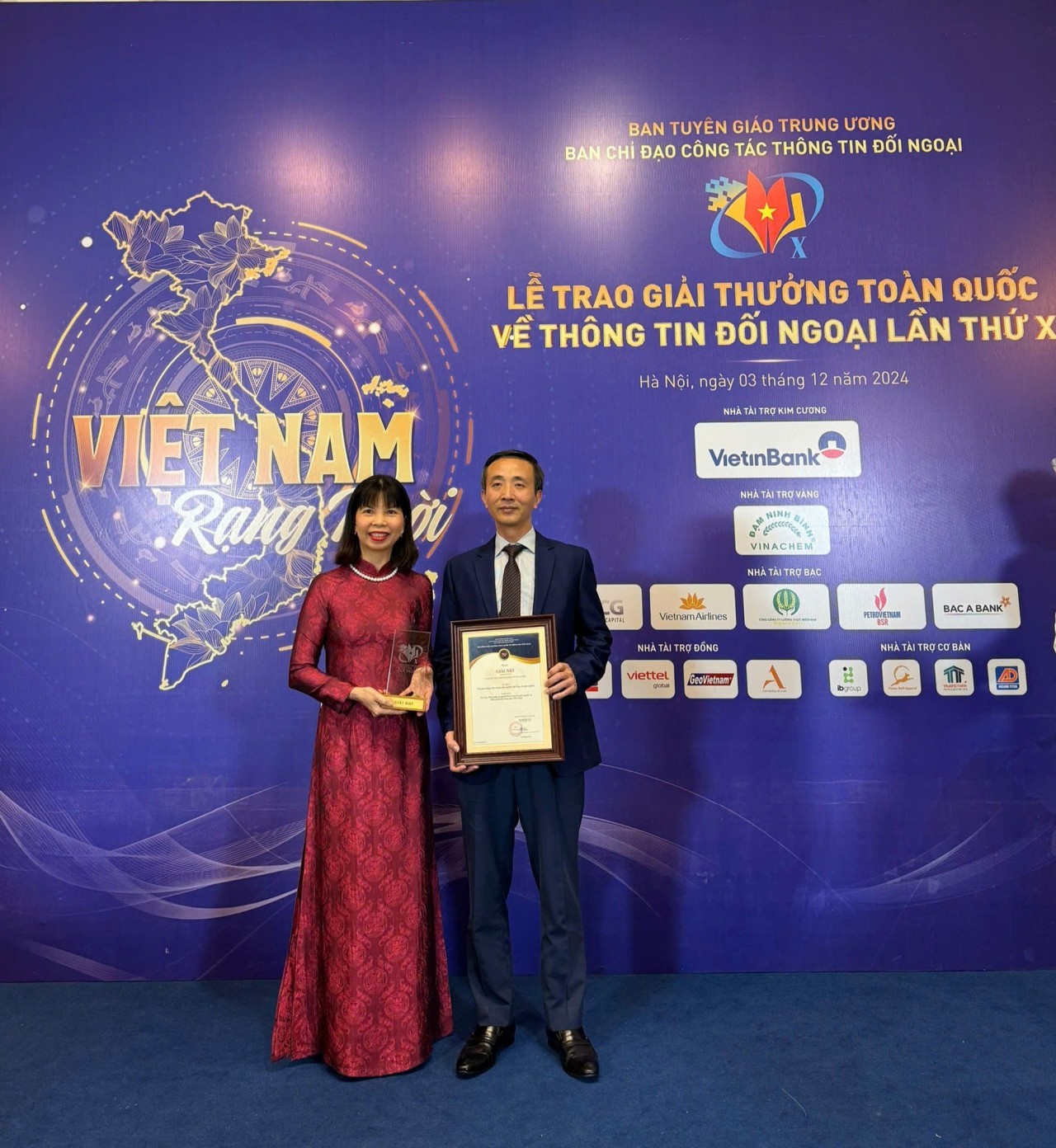 The “Vietnamese Bookcase” won Second Prize in the “Initiatives with External Information Value” category at the 10th National External Information Service Awards in 2024. (Photo: VEPH) The “Vietnamese Bookcase” won Second Prize in the “Initiatives with External Information Value” category at the 10th National External Information Service Awards in 2024. (Photo: VEPH)