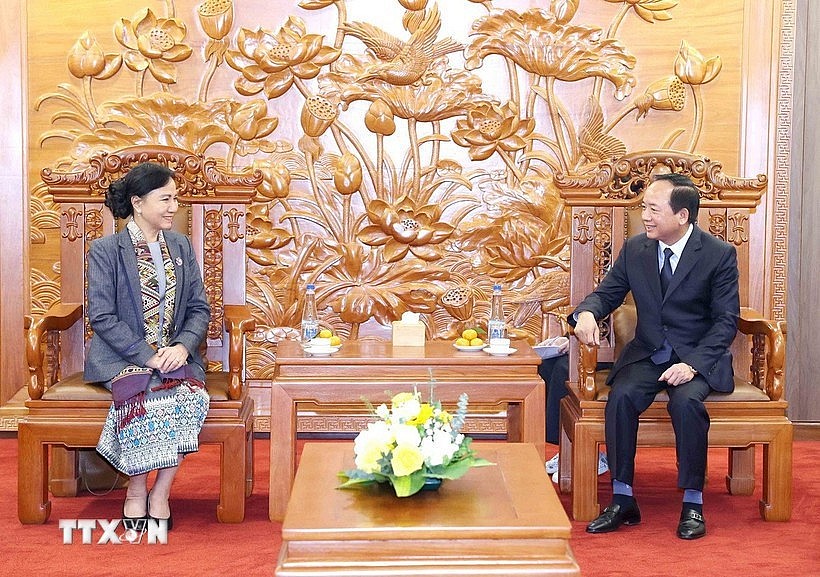 Chairman of the Communist Party of Vietnam (CPV) Central Committee's Commission for Information, Education, and Mass Mobilisation Trinh Van Quyet (right) meets with Standing Vice President of the Lao Front for National Construction Central Committee Inlavan Keobounphanh in Hanoi on December 5. (Photo: VNA) Chairman of the Communist Party of Vietnam (CPV) Central Committee's Commission for Information, Education, and Mass Mobilisation Trinh Van Quyet (right) meets with Standing Vice President of the Lao Front for National Construction Central Committee Inlavan Keobounphanh in Hanoi on December 5. (Photo: VNA)