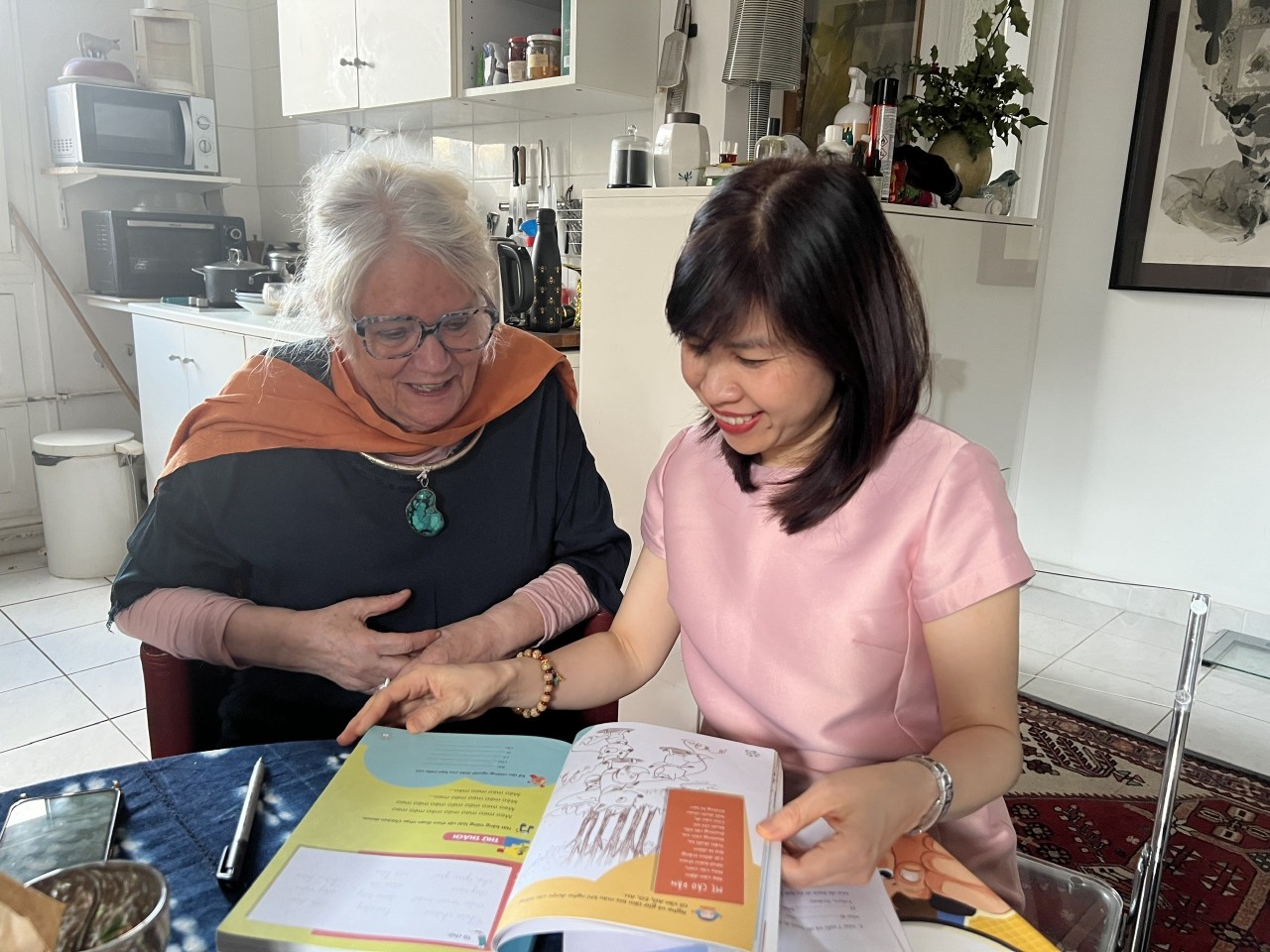 Dr. Hồng Hà maintains free or voluntary-based Vietnamese classes, especially for second-generation Vietnamese children and French learners who love the language. (Photo provided by the subject) Dr. Hồng Hà maintains free or voluntary-based Vietnamese classes, especially for second-generation Vietnamese children and French learners who love the language. (Photo provided by the subject)
