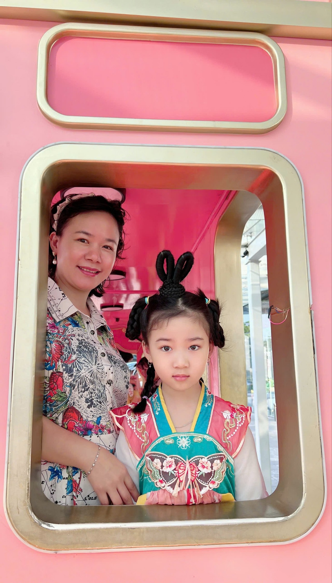 Dr. Tra My Reveals the Secret to Helping Her Child Become Fluent in Vietnamese