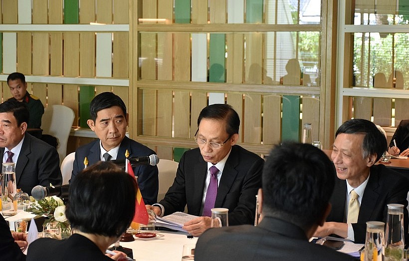 Minister of Foreign Affairs Le Hoai Trung at the meeting with his Thai counterpart Sihasak Phuangketkeow in Thailand on December 14, 2025. Photo courtesy of the Ministry of Foreign Affairs.
