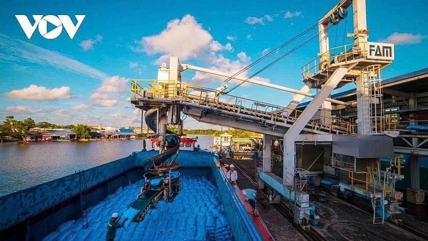 Vietnam’s total import-export turnover in 2025 is expected to reach a record US$920 billion, propelling the country into the top 15 global trading economies and second in ASEAN. Vietnam’s total import-export turnover in 2025 is expected to reach a record US$920 billion, propelling the country into the top 15 global trading economies and second in ASEAN.
