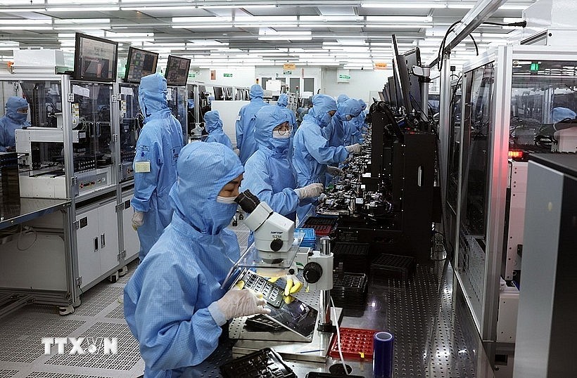 Production line for camera modules and electronic components for export at the factory of MCNEX VINA Co., Ltd., a Korean-invested company in Phuc Son Industrial Park, Ninh Binh province, Vietnam. (Photo: VNA) Production line for camera modules and electronic components for export at the factory of MCNEX VINA Co., Ltd., a Korean-invested company in Phuc Son Industrial Park, Ninh Binh province, Vietnam. (Photo: VNA)