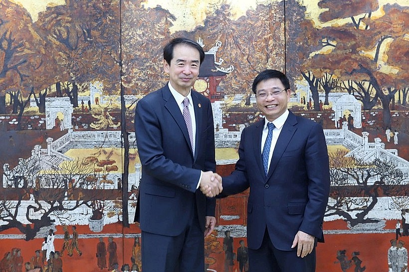 Minister of Finance Nguyen Van Thang (R) welcomes Chinese Ambassador to Vietnam Ha Wei in Hanoi on January 3, 2026 .(Photo: mof.gov.vn) Minister of Finance Nguyen Van Thang (R) welcomes Chinese Ambassador to Vietnam Ha Wei in Hanoi on January 3, 2026 .(Photo: mof.gov.vn)