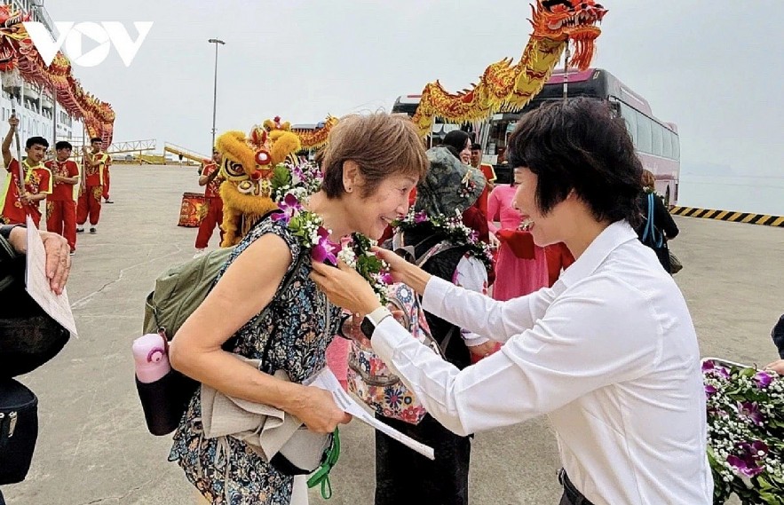 Japanese tourist is welcomed upon arrival at Ha Long Port. Japanese tourist is welcomed upon arrival at Ha Long Port.