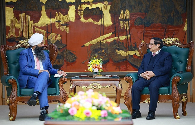Prime Minister Pham Minh Chinh (R) receives Canadian Secretary of State for International Development Randeep Sarai (Photo: VNA) Prime Minister Pham Minh Chinh (R) receives Canadian Secretary of State for International Development Randeep Sarai (Photo: VNA)
