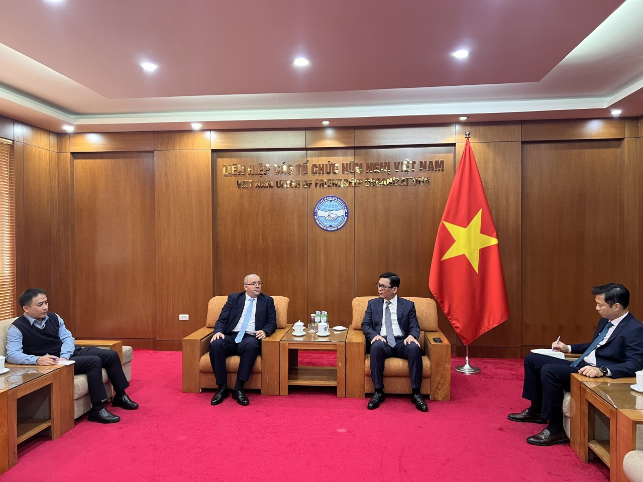 Dong Huy Cuong, Vice President of the Viet Nam Union of Friendship Organizations, receives Joy Puentes Saldise, Deputy Ambassador of Cuba to Viet Nam. (Photo: Huong Giang)